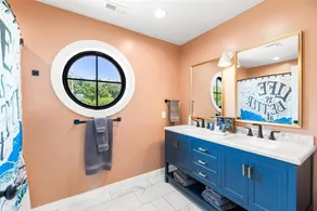 Eagles Nest 5 Bdrm Lakefront Luxury Retreat with Hot Tub and Moutain Views - Image 4