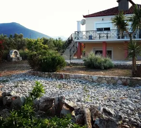 Luxury beach-front Villa - Image 4