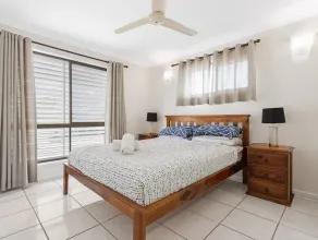 Spacious 3-Bed Home with Balcony in Hervey Bay - Image 3