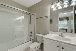 Pet Friendly | Beautifully Furnished 2nd Floor SailmakerTownhome | 2.5 Minute Walk to the Beach - Image 4