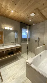 CHALET FITZ ROY: PANORAMIC VIEW OF VILLAGE AND SLOPES - Image 2