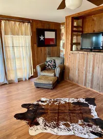 Entire home hosted by D'Ann - Image 2