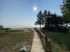 Lakefront Cottage on Soft Sand - Image 3
