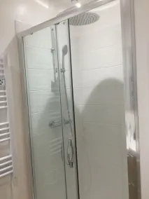 3 soveværelser i dobbeltseng i en totalrenoveret lejlighed - Image 3