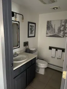 4BR 4BA Ski-In Ski-Out Condo Steps from Grammy Jay - Image 5