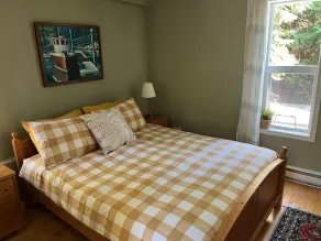 Delightful Country Cottage with Ocean Outlook - Image 5