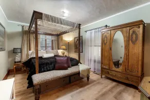 Historic River Front Farmhouse Near Wineries-Private waterfront! Winery tour! - Image 3