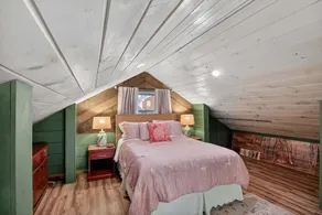 Modern Arts District Loft With Boat Parking 1 Bedroom Cottage - Image 4