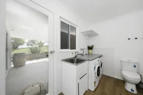 Yellow Rock Cottage - Broke - Image 3