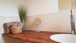 Cozy apartment with terrace and garden in a residential area - Image 3