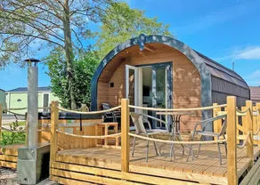 Pet Friendly Rustic Pod - Image 2
