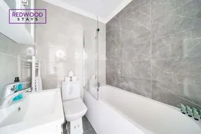 Central Apartment | Contractors & Families | WiFi - Image 3
