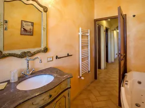 Alleinstehendes Ferienhaus mit Whirlpool, privatem Pool,  W-LAN, TV, Innenhof, Panoramablick - Image 2
