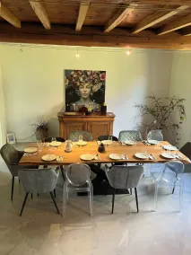 Magnificent Renovated Farmhouse - 10 Min A7 - - Image 2