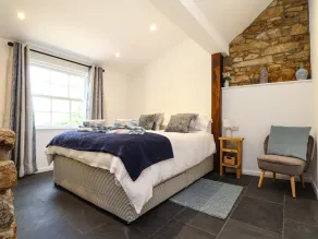 THE DAIRY, family friendly, character holiday cottage in Helston - Image 3