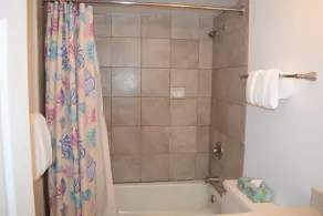 Budget Friendly Condo Surplombant la piscine - Image 3