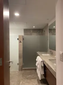 Luxury beachfront condo w/private jacuzzi - Image 3