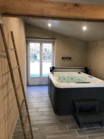 Maison Moulinas jacuzzi - Image 4