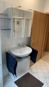 Apartment close to the center + free parking - Image 4