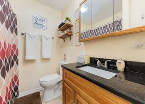 PROMO 15% MONTHLY DISCOUNT!\nCozy House, Close to Benedictine & North Central - Image 3