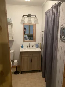 Country Charmer near lake new hot tub handicap accessible Extended stay - Image 4
