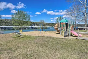 Stunning Lake Views! Lakefront 3BR 2BA Sleeps 12 - Image 2