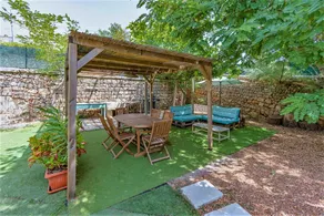 Seafront historical villa with fabulous garden and private pool - Image 5