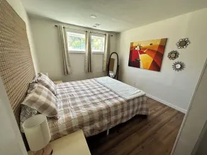 🔆 Entire 1 bedroom Suite w/ large yard, 🐶 welcome - Image 5