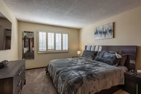 Luxury Condo in Prime Location! Close to Shopping and Beaches. - Image 5