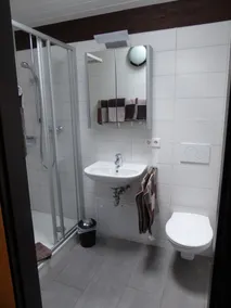 Holiday Home Behringer '66 sqm, 1 to 5 Guests' with Private Terrace, Garden & Wi-Fi - Image 2