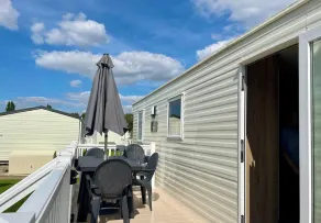 Cosy 3 Bed Lodge in Hoburne, Cotswolds - Image 3