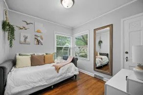 Near Drake/Downtown packed w/Amenities - Hot Tub - Movie Theater - Image 5