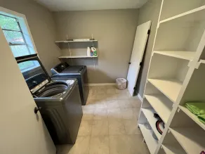 Spacious 3 bedroom home near Amphitheater/Baseball/shopping and much more - Image 2