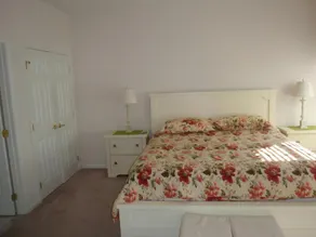 6 bedroom accommodation in Beach Haven Gardens - Image 4