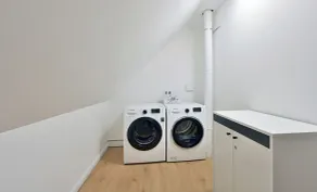 Casa de férias com telhado de colmo, grande terreno e caminho privado até o porto - Image 2
