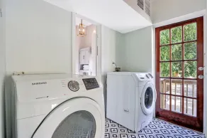 Private, charming home in downtown Stuart - Image 2