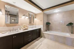 Residence 411 At The Grand - Image 4