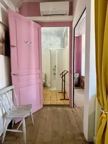 A Spacious 18th‑Century Townhouse with Roof Terrace & Mountain Views—Sleeps 10 - Image 3