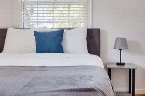 Beautiful, cozy ranch home! Private backyard! - Image 3