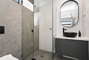 Luxe townhouse, one street back from the beach, holiday perfection (sleeps 6) - Image 2