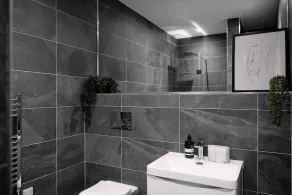 Appartement-Large-Salle de bain privée-Vue sur Rue - Image 4