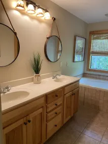 Mountainside cabin minutes from Helen, downtown Clarkesville and Yonah Mountain. - Image 4