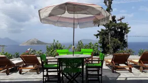 Spacious Sea-View Home with Large Terrace in Quiet Area - Image 2