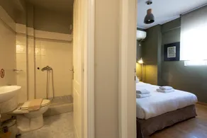 Renovated 3 bedroom apt with Acropolis View - Image 2