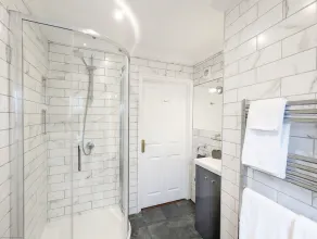 5 The Clock House -  a flat that sleeps 2 guests  in 1 bedroom - Image 5