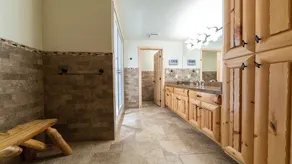 Luxury Lakefront Property w/ private beach - Image 4