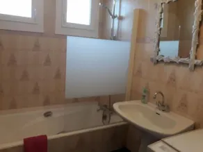 Independent House 5 Bedrooms with Garden - Pets Welcome - Image 2