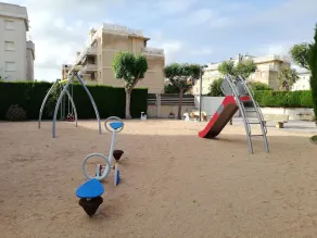 Lejlighed med stor terrasse og fantastisk udsigt til stranden og swimmingpoolen - Image 2