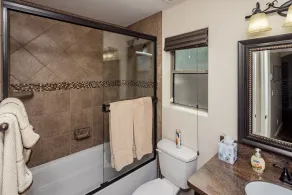 Nouvelle maison de piscine Resort personnalisée avec RV Gar. Tout nouveau intérieur / extérieur. - Image 4