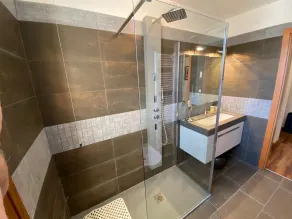 Fully furnished new top floor condo in the center of charming Aviano w/ terrace. - Image 2